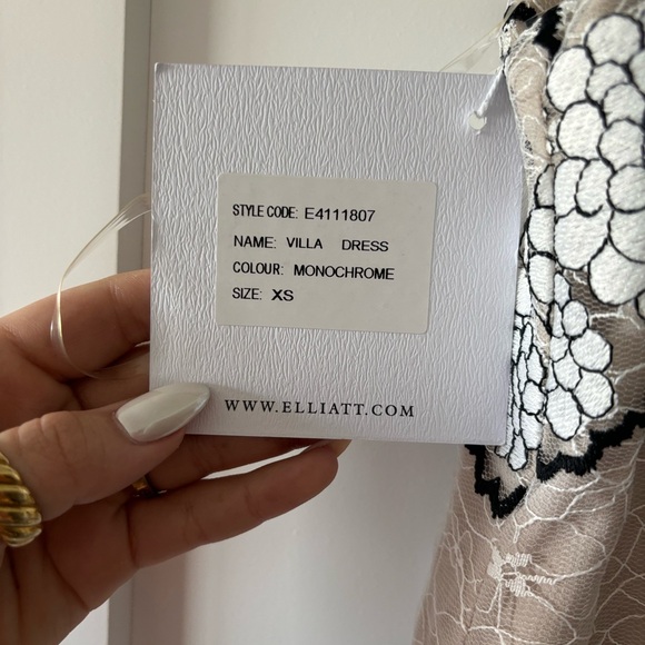 Elliatt Dress - Picture 3 of 4